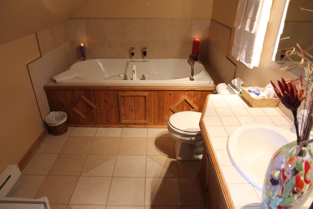 Petit-Saguenay B&B Les Deux Pignons חדר תמונה