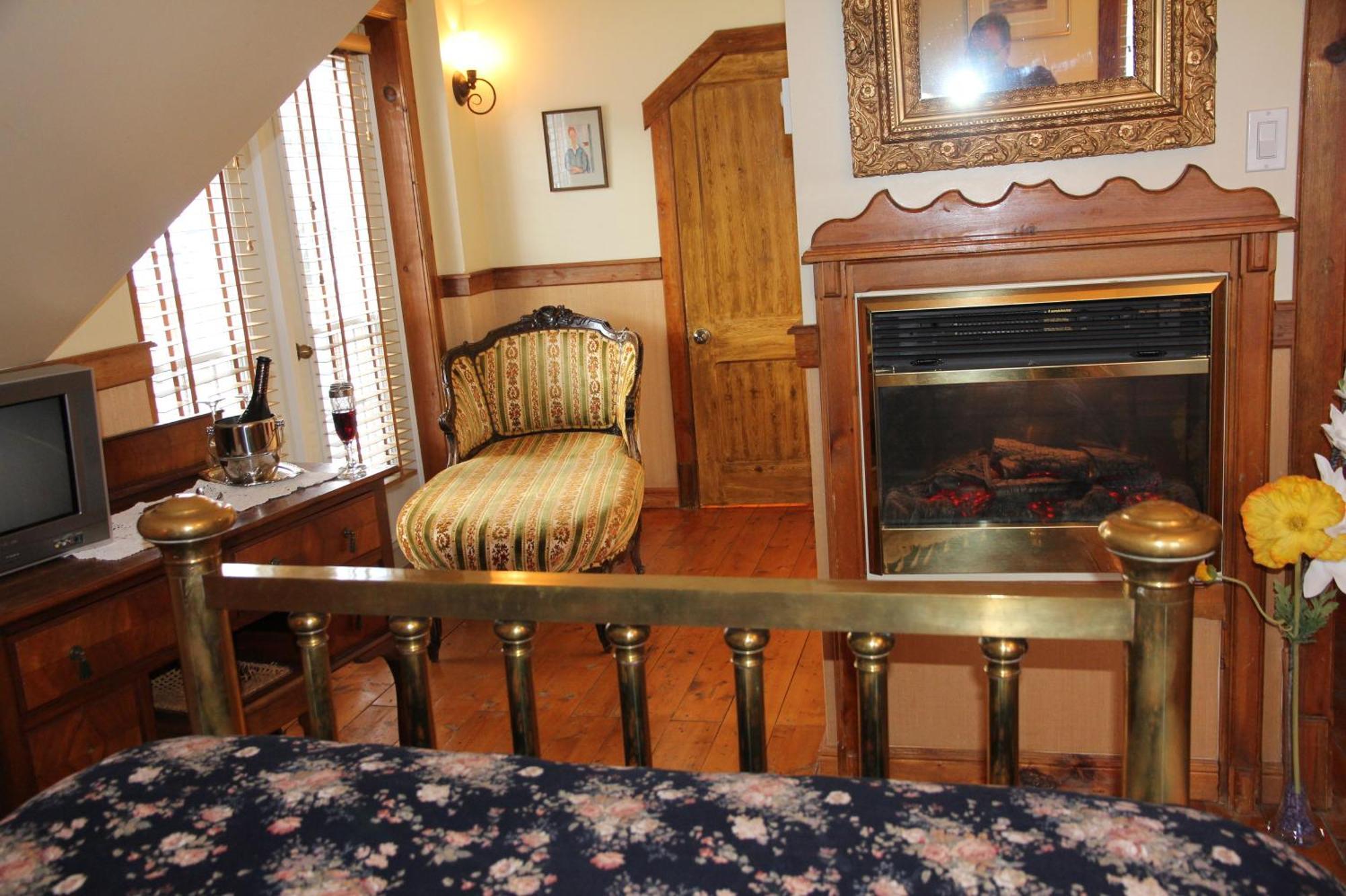 Petit-Saguenay B&B Les Deux Pignons חדר תמונה