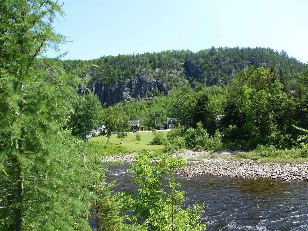 Petit-Saguenay B&B Les Deux Pignons מראה חיצוני תמונה